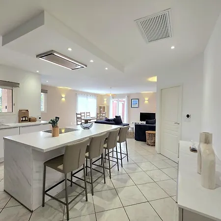 Grande Maison Familiale, Spacieuse Et Confortable